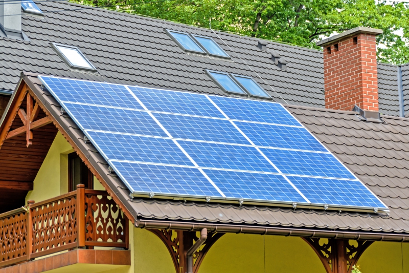 chauffagiste-FORCALQUEIRET-min_solar-panels-1477987